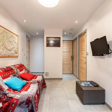 - Lanslevillard Apartman