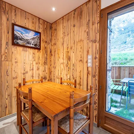 - Lanslevillard Apartman
