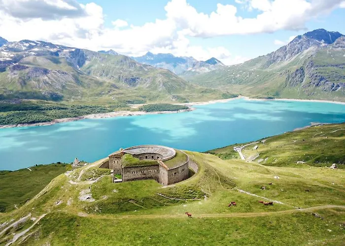 - Lanslevillard