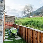 - Lanslevillard *